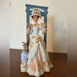 Avon 1993 “Mrs. Albee” Presidents club Award Victorian Lady Figurine